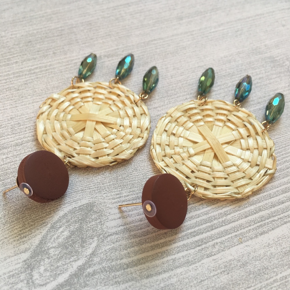 Woven Rattan Geometric Bead Dangle Earring - Picture 5 of 5